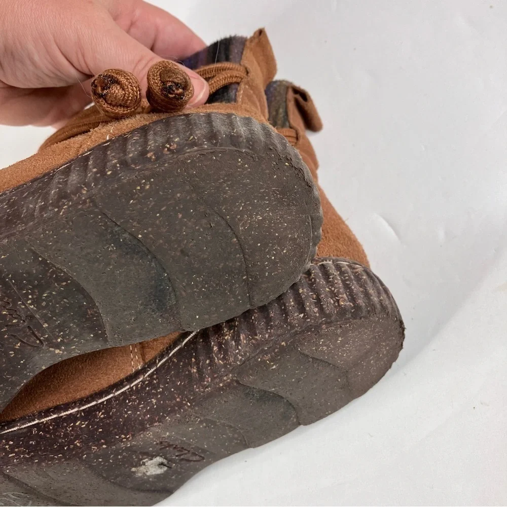 Clarks Caroline Lily boots suede size‎ 6 side zipper closure